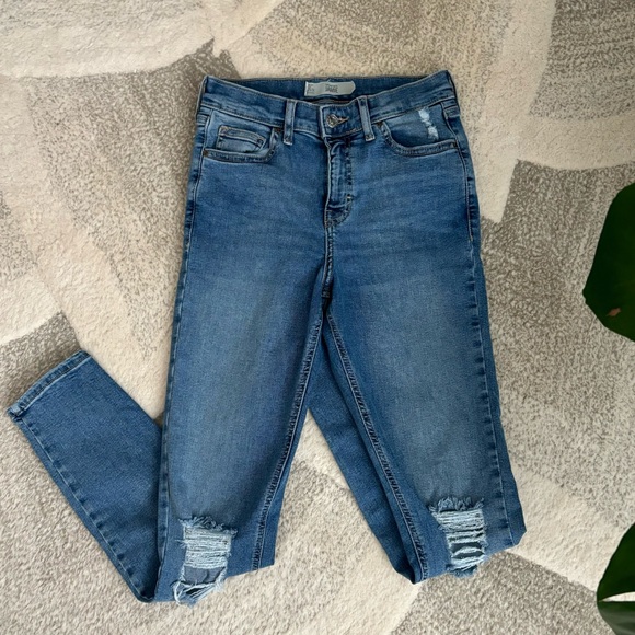 TOPSHOP | Skinny Leg Jamie Jegging with Knee Rips - Picture 1 of 4